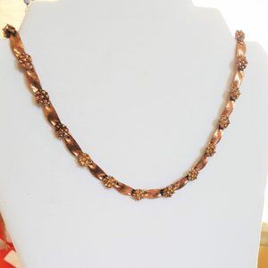 Antiqued ribbon chain necklace w/crystal flowers